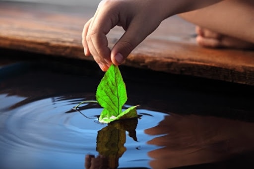 Chỉ khi nào chúng ta sống trọn vẹn trong từng phút giây thì mới có thể tham thấu được niềm vui mộc mạc, thanh đạm thật sự của một kiếp người!