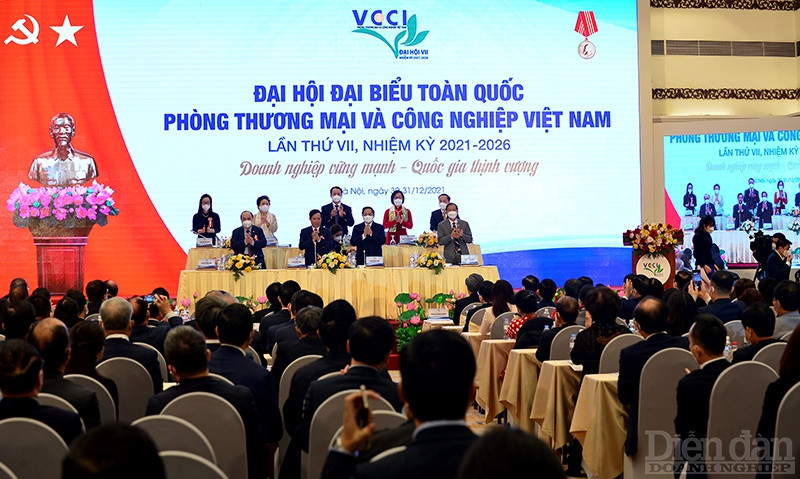 434 đại biểu, đại diện cho hơn 220 hiệp hội doanh nghiệp thành viên và gần 200 nghìn doanh nghiệp hội viên trong cả nước, dự Đại hội tại Hà Nội và các điểm cầu.