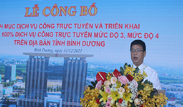 Ông Lê Tuấn Anh – Giám đốc Sở Thông tin và Truyền thông báo cáo tóm tắt quá trình triển khai DVCTT độ 3, 4 trên địa bàn tỉnh