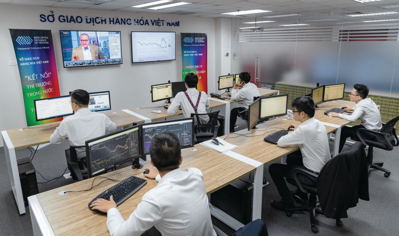 Sở Giao dịch hàng hoá thực sự hiệu quả sẽ giúp cho chúng ta có thể điều tiết được thị trường, tối ưu hoá lợi thế, tránh bị ép giá khi được mùa vụ và giá cao khi mất mùa...