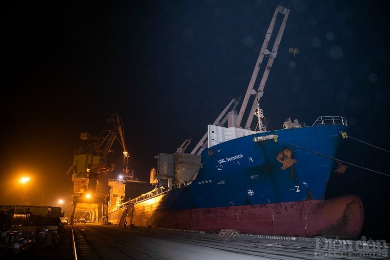 Tàu UML VERONICA là con tàu mang quốc tịch Antigua & Barbuda dài 139,9 m, rộng 21,5 m, trọng tải 4.384 DWT