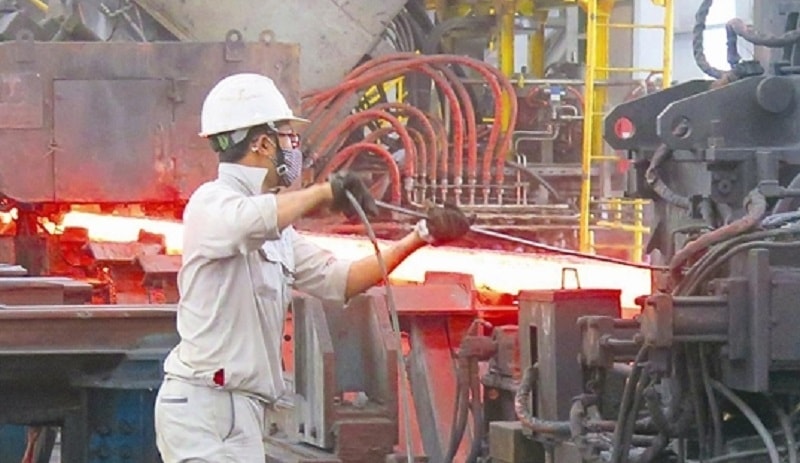Công nhân làm việc tại Công ty CP Thép Hòa Phát, tỉnh Hải Dương
