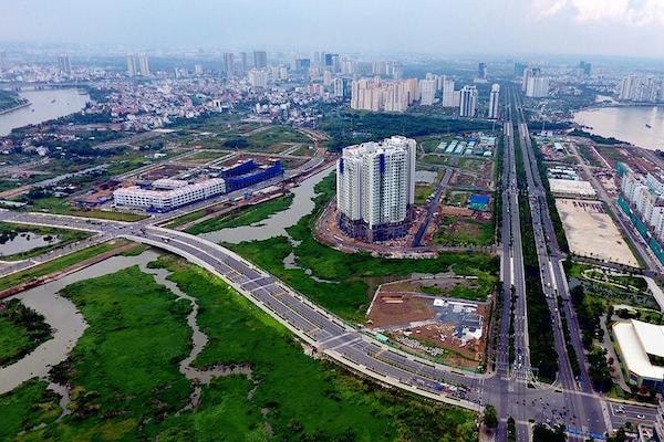 hệ luỵ từ giá đất cao bất thường có thể khiến cả đời người không mua nổi một mét đất là rất đáng lưu ý