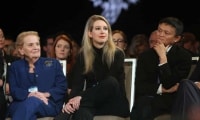 Nhìn lại bước đi xuống “địa ngục” của Elizabeth Holmes và Theranos!
