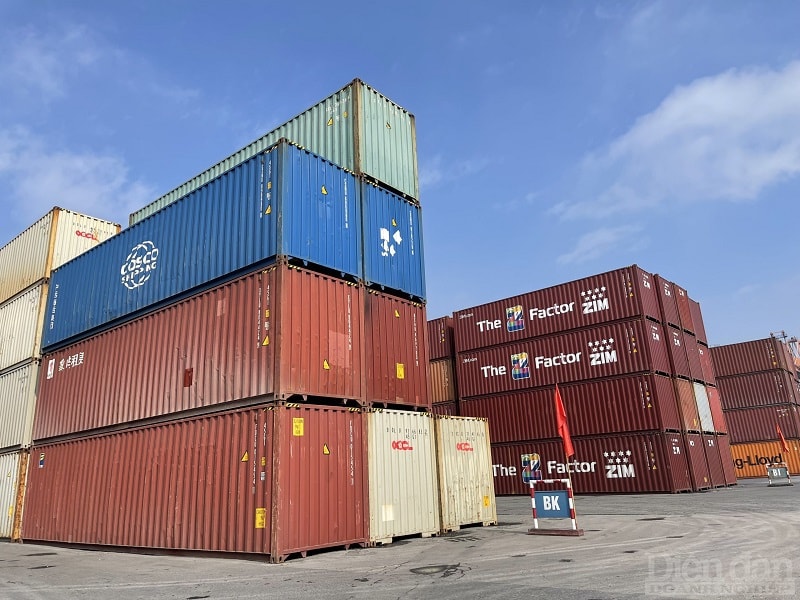 hàng container qua cảng biển Hải Phòng tiếp tục có mức tăng trưởng vượt bậc với mức tăng 13%.