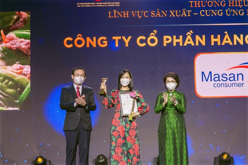 Đại diện Masan nhận giải thưởng Thương hiệu vàng 2021