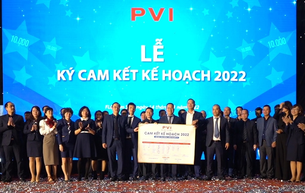 Ban lãnh đạo Bảo hiểm PVI ký cam kết thi đua năm 202