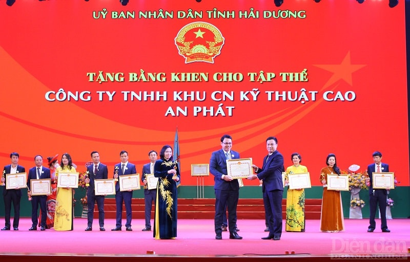 Tỉnh Hải Dương trao bằng khen cho các doanh nghiệp, doanh nhân tiêu biểu có thành tích xuất sắc trong hoạt động sản xuất kinh doanh