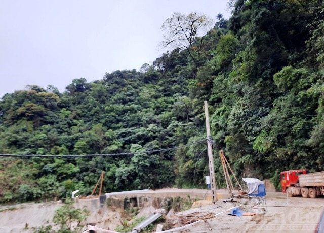 Được biết, Ban Quản lý dự án 4 thuộc Tổng Cục đường bộ Việt Nam là đơn vị chủ đầu tư thực hiện Dự án cải tạo, nâng cấp Quốc lộ 8A đoạn Km0-Km85+300, tỉnh Hà Tĩnh với giá trị tổng mức đầu tư hơn 1.662 tỷ đồng.