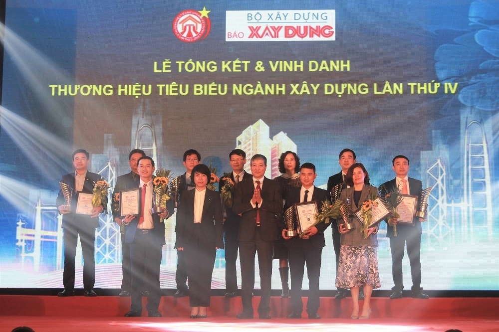 gần 100 thương hiệu hoạt động trong các lĩnh vực liên quan đến ngành đã tham gia