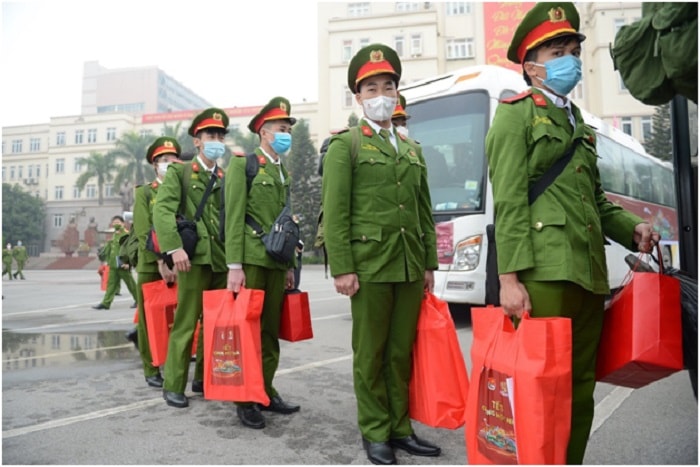 700 phần quà Tết đến với công nhân và tình nguyện viên chống dịch 700 phần quà Tết đến với công nhân và tình nguyện viên chống dịch