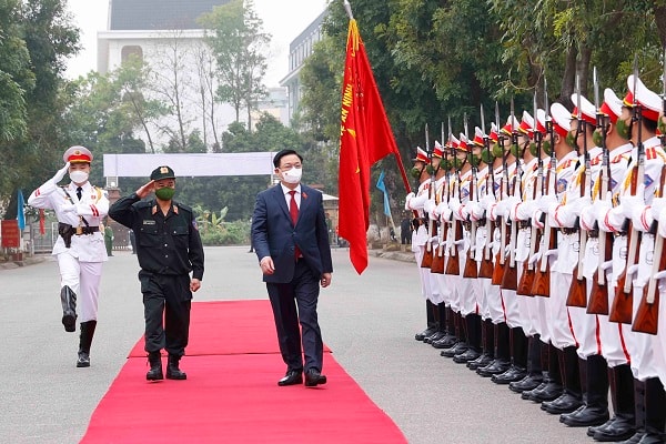 Chủ tịch Quốc hội Vương Đình Huệ nhấn mạnh khi đến thăm và chúc tết lực lượng Cảnh sát cơ động.