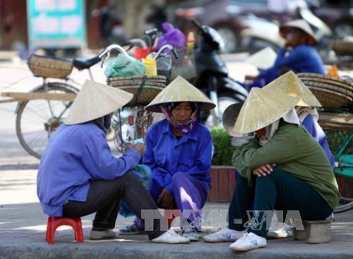 Nhóm người lao động ở những khu vực phi chính thức, lao động tự do, bởi đây cũng là các đối tượng bị ảnh hưởng nặng nề và cần được hỗ trợ