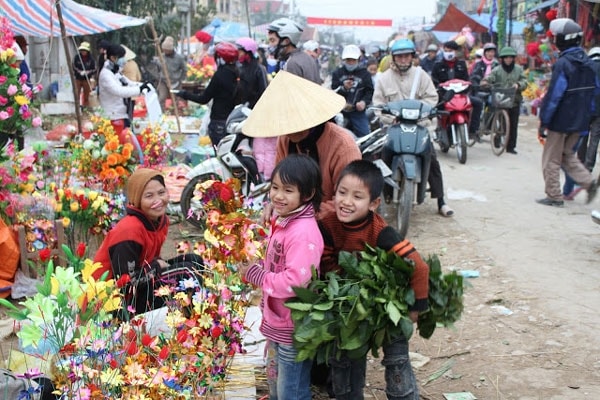 Chợ quê ngày Tết luôn đông vui, nhộn nhịp