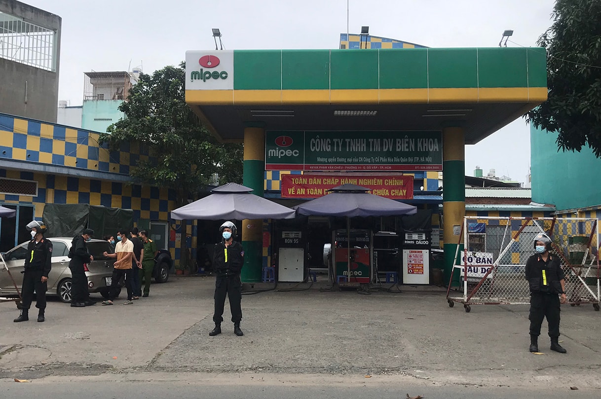 Bà Lê Thị Anh Thư, 53 tuổi, Giám đốc Công ty TNHH TMDV Biên Khoa, bị bắt do liên quan đường dây buôn lậu, sản xuất 200 triệu lít xăng giả. 