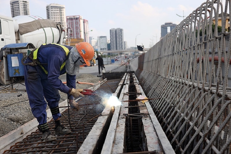 cải cách hành chính trong những lĩnh vực quan trọng như đầu tư - xây dựng - đất đai - môi trường có tác dụng tích cực không kém một “gói cứu trợ” cho doanh nghiệp - Ảnh minh họa