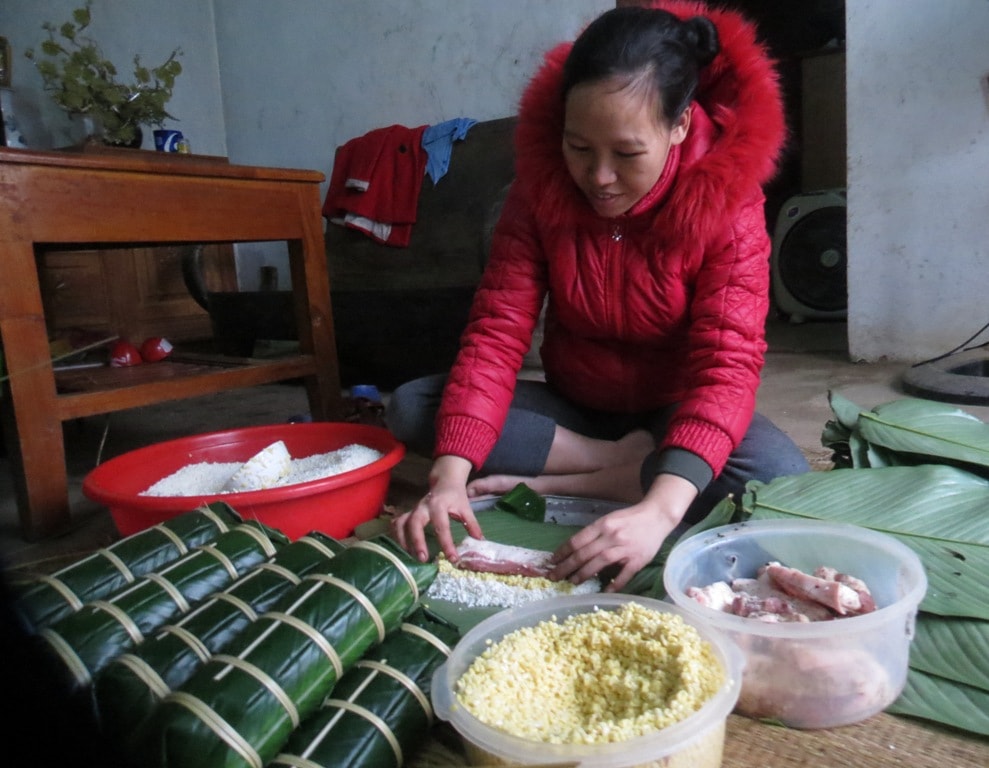 Ngoài bánh chưng vuông, người Tày huyện Ba Chẽ còn gói bánh chưng dài
