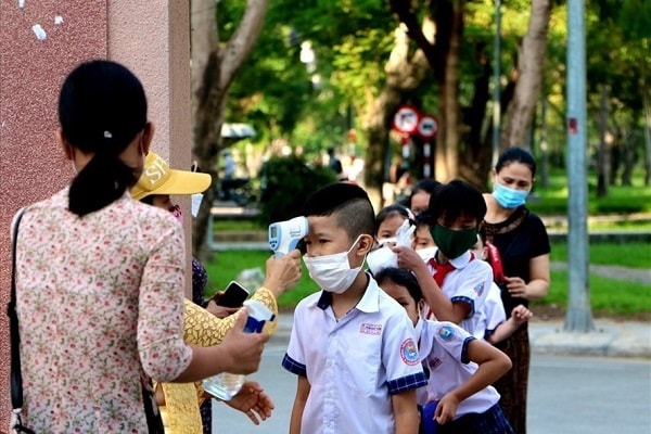 các điều kiện về tiêm vaccine cộng đồng cho học sinh từ 12 tuổi trở lên, điều kiện phòng chống dịch của địa phương và từng người dân đã đủ để có quyết tâm thúc đẩy mạnh mẽ hơn việc đưa học sinh trở lại trường.