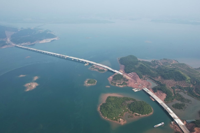 Cầu Vân Tiên, cây cầu dài nhất Quảng Ninh đến thời điểm này đã cơ bản hoàn thành thi công