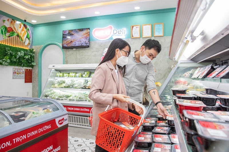 Khách hàng mua sắm thịt MEATDeli. Ảnh: MSN