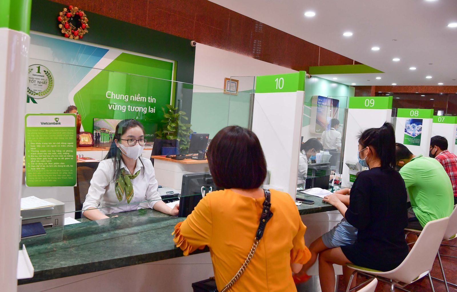 Bước sang năm 2022, toàn hệ thống Vietcombank sẽ tiếp tục thực hiện các định hướng chiến lược phát triển đến năm 2025, tầm nhìn đến năm 2030, đó là giữ vững vị trí số 1 tại Việt Nam, vươn tầm quốc tế