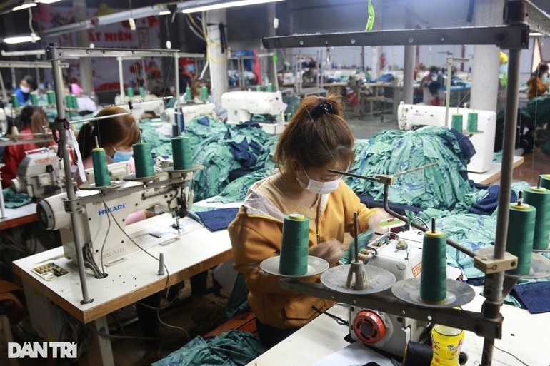 Cơ sở may giải quyết việc làm cho hàng chục lao động địa phương.