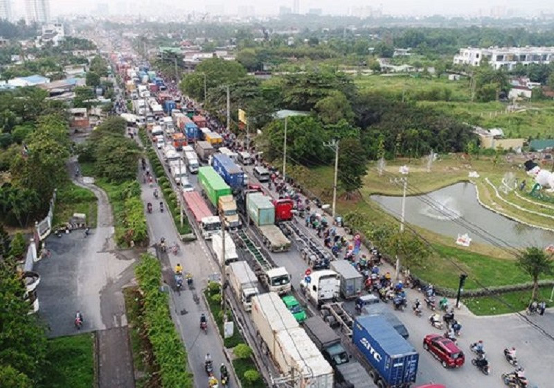 Đường vào cảng Cát Lái TP.HCM thường xuyên sảy ra ùn tắc giao thông.