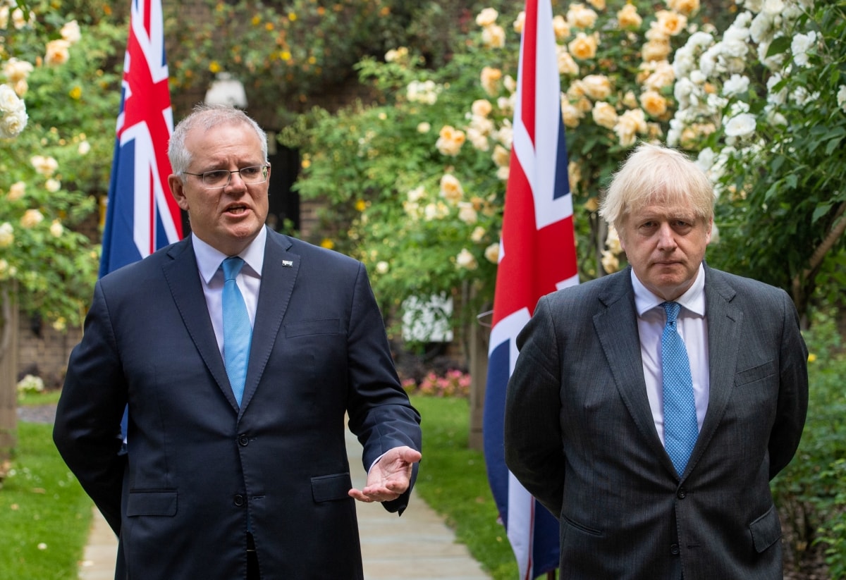 Thủ tướng Australia Scott Morrison (trái) và Thủ tướng Anh Boris Johnson