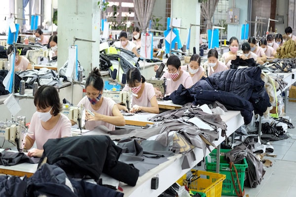 Xuất khẩu khởi sắc nhưng không chủ quan