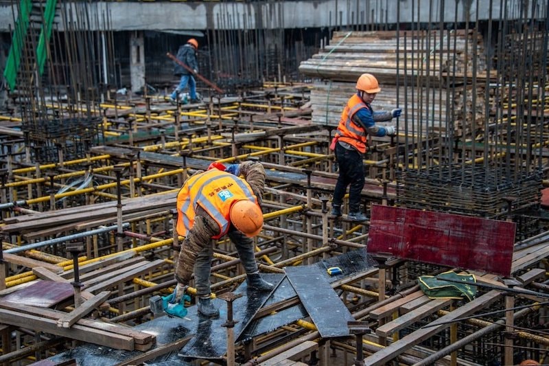 Bộ trưởng Tài chính Trung Quốc nói rằng Bắc Kinh phải ổn định nền kinh tế với nhiều hỗ trợ hơn, đồng thời theo dõi tỷ lệ nợ (ảnh: Xinhua)