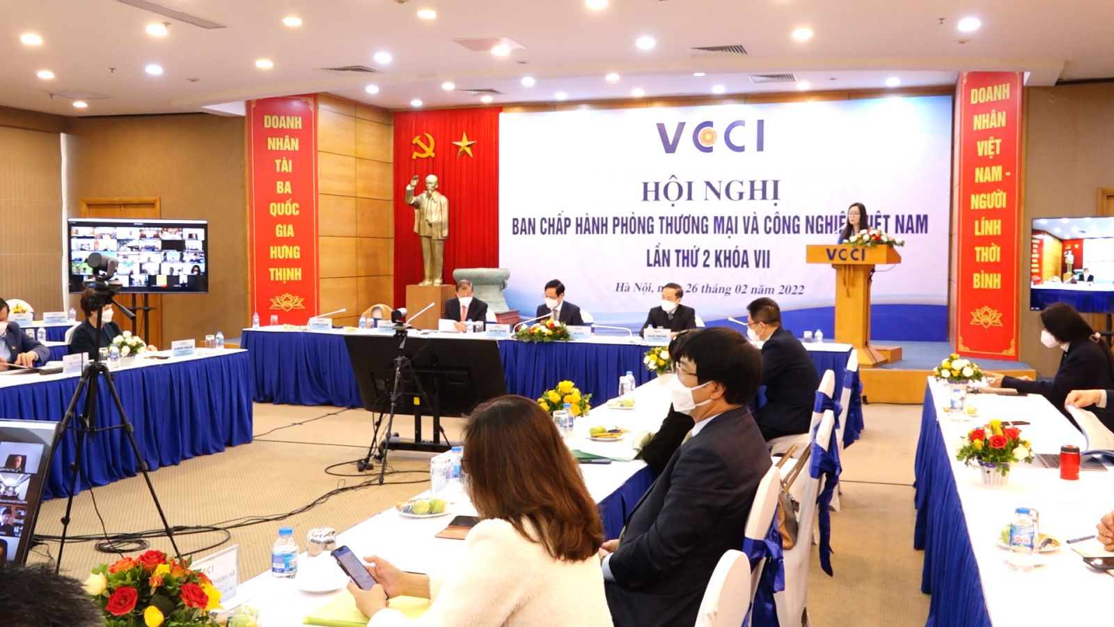 doanh nhân, doanh nghiệp Việt Nam muốn sánh vai với các nước thì cần phải có văn hóa và bản sắc riêng. Ảnh: Bảo Loan