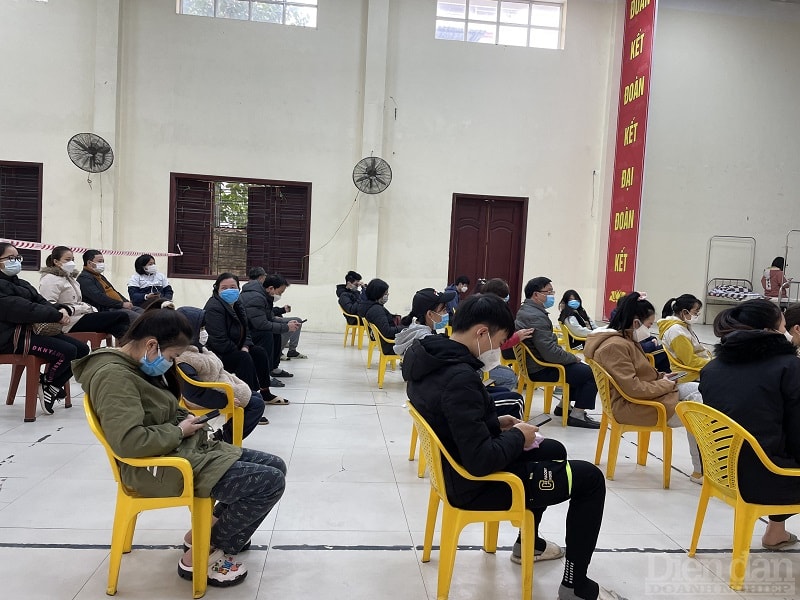 Các trường hợp F0 đã cách ly đủ 7 ngày chờ xét nghiệm tại trạm y tế lưu động phường Kênh Dương, quận Lê Chân