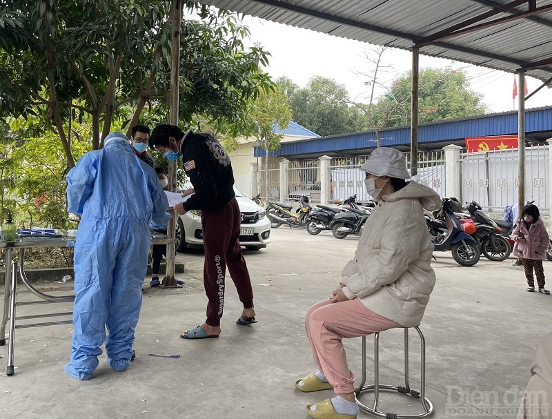 Trước ngày 24/2, một số địa phương trên địa bàn TP Hải Phòng đã tiến hành thu phí xét nghiệm COVID-19 đối với các trường hợp đã test nhanh dương tính tại nhà nhưng phải đến test lại tại trạm y tế
