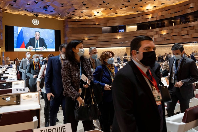 Các nhà ngoại giao Các nhà ngoại giao tẩy chay bài phát biểu của Ngoại trưởng Nga Sergei Lavrov. Ảnh: Reuters.
