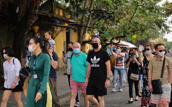 Bộ Y tế vừa có công văn phúc đáp Bộ Văn hóa, Thể thao và Du lịch về việc xin ý kiến đối với dự thảo Phương án mở cửa lại hoạt động du lịch trong điều kiện bình thường mới.