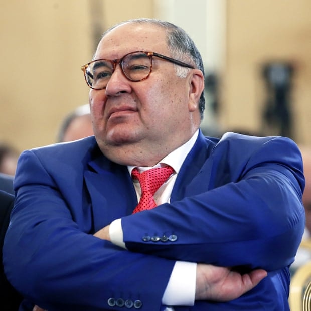 Alisher Usmanov như một trong những nhà tài phiệt “yêu thích” của Vladimir Putin. Người giàu nhất nước Nga cho đến năm 2015.