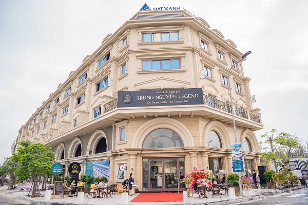 Regal Maison Phu Yen tọa lạc giữa trung tâm thành phố Tuy Hoà, trên đại lộ Hùng Vương nhìn ra bờ biển.