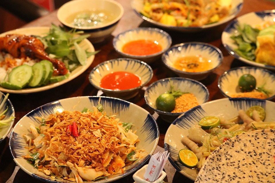 Những món ăn mang phong vị dân dã, gần gũi là điểm níu chân thực khách. Ảnh: An Phú