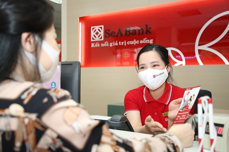 trong năm 2021 ghi nhận mức lãi thuần từ hoạt động dịch vụ tăng gấp 3,2 lần so với năm 2020, đạt gần 1.146 tỷ đồng với động lực chính đến từ phí dịch vụ và hoa hồng môi giới bảo hiểm. 