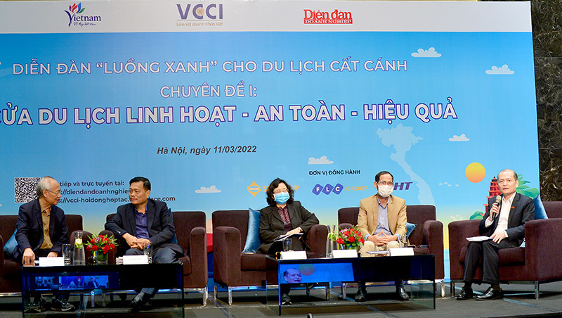 Diễn đàn: “Luồng xanh” cho du lịch cất cánh; Chuyên đề I: “Mở cửa du lịch linh hoạt - an toàn - hiệu quả” do VCCI chỉ đạo, Tổng Cục du lịch, Tạp chí Diễn đàn Doanh nghiệp tổ chức.