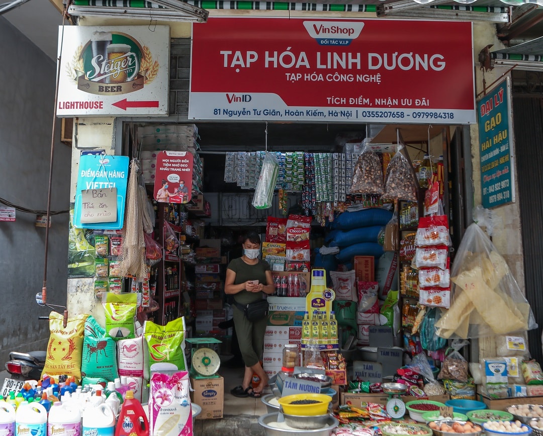 Sắc đỏ của VinShop đang len lỏi khắp các ngõ ngách tại các thành phố lớn.