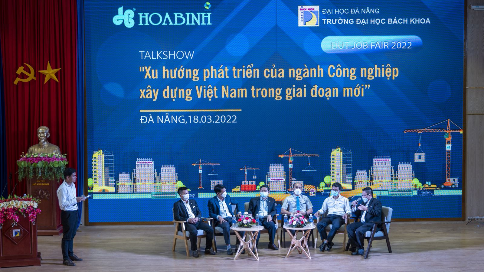 Nhà trường cam kết đào tạo các sinh viên có chuẩn đầu ra đáp ứng được các yêu cầu của Hòa Bình, đảm bảo về chất lượng đào tạo cũng như nâng cao ngoại ngữ của sinh viên. 