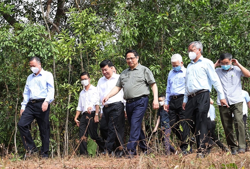 Thủ tướng Phạm Minh Chính khảo sát khu vực suối Mã Đà, giáp ranh giữa Bình Phước và Đồng Nai. 