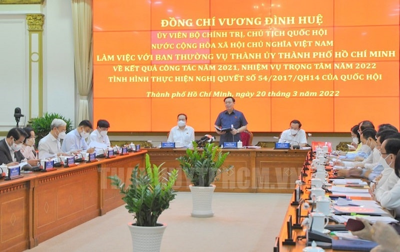 Đoàn công tác của Quốc hội làm việc với Ban Thường vụ Thành ủy TPHCM về kết quả công tác năm 2021, nhiệm vụ trọng tâm năm 2022, tình hình thực hiện Nghị quyết số 54/2017/QH14 của Quốc hội Ảnh: THANHUYTPHCM.VN.