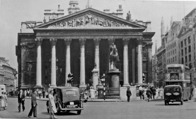 Royal Exchange, tiền thân của Sàn giao dịch kim loại London (LME).