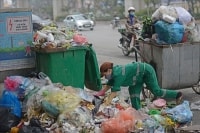 Thu phí rác thải sinh hoạt theo khối lượng: Hợp lý nhưng không thể cào bằng!