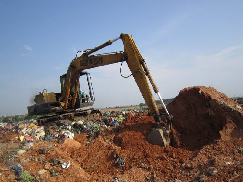 Tại Khu liên hợp Quản lý và xử lý chất thải Tràng Cát, Khu xử lý chất thải Đình Vũ, rác thải vẫn chủ yếu được xử lý bằng phương pháp chôn lấp.