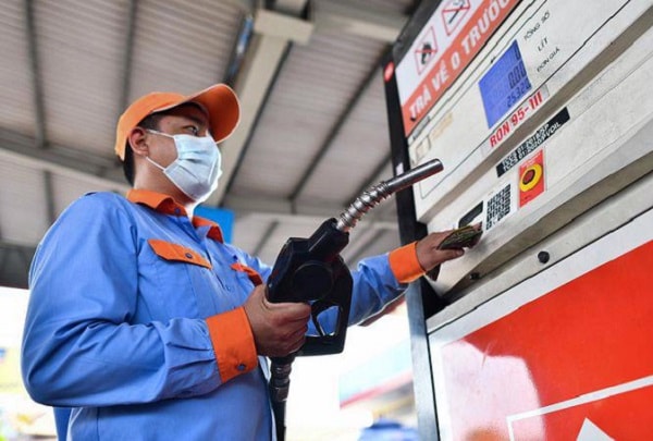 Giảm 50% mức thuế bảo vệ môi trường đối với xăng, dầu từ 1/4 đến hết 31 /12/2022 . 
