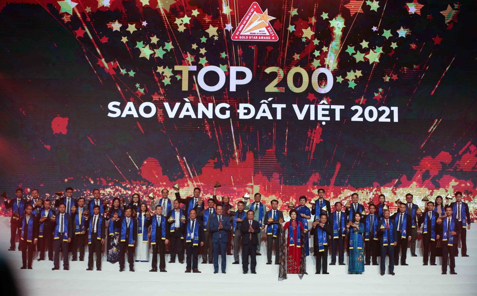 Tổng doanh thu của 200 doanh nghiệp có thương hiệu đạt giải Sao Vàng đất Việt 2021 là trên 747 nghìn tỷ đồng, nộp ngân sách trên 40 nghìn tỷ đồng và tạo việc làm cho hơn 450 nghìn lao động.