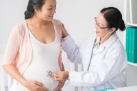 Vì sao phụ nữ mang thai nên đi khám hậu COVID-19?